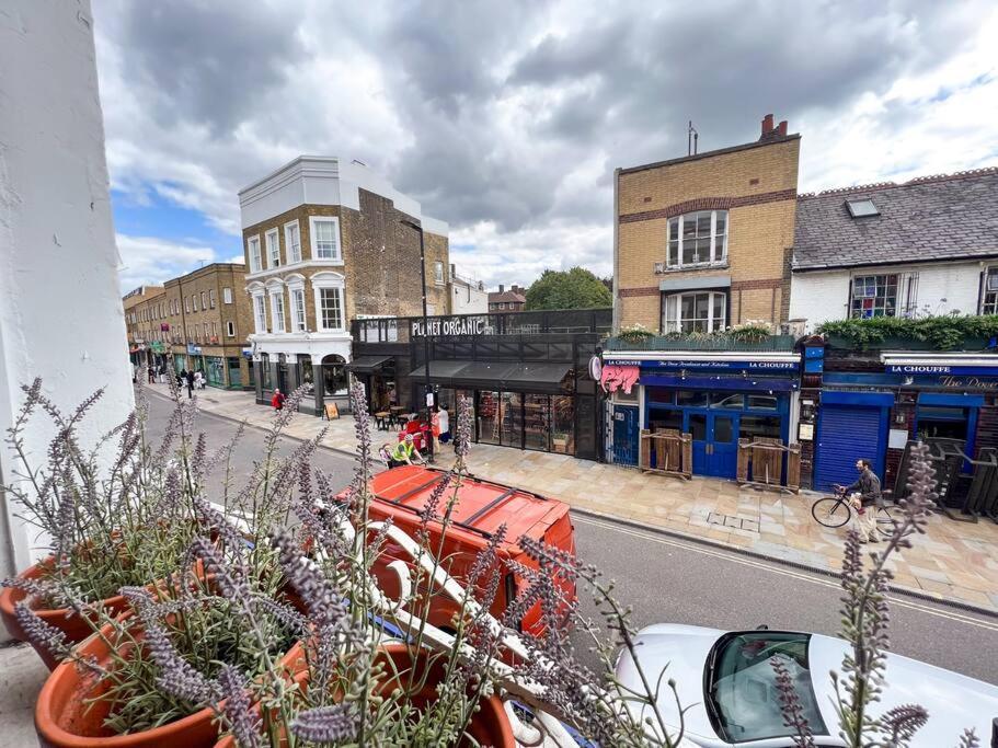 Bijou Flat On Broadway Market Londra Esterno foto